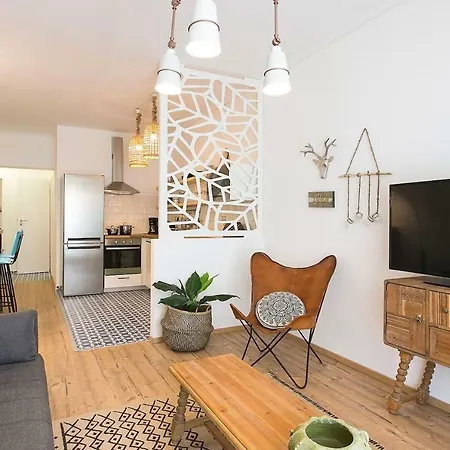 Daire Boho Chic Apartment, Agia Sofia District #feelslikehome *